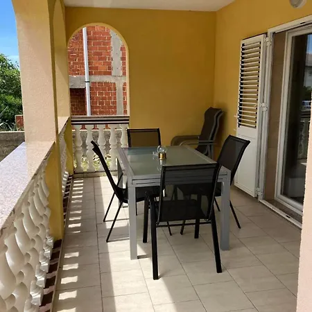 Apartment Bella 2 *